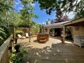 The Pines Treehouse at Treetops Hideouts